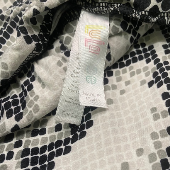 Gently Used LulaRoe (OS) Leggings - Picture 3 of 4